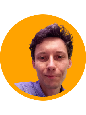 Headshot of Szymon Kosciukiewicz